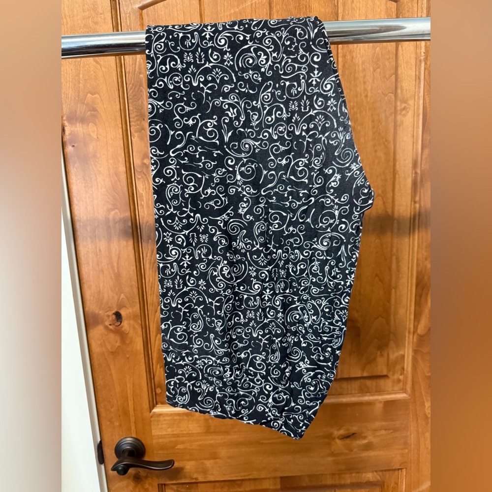 LuLaRoe TC Leggings (Fit sizes 12-18)